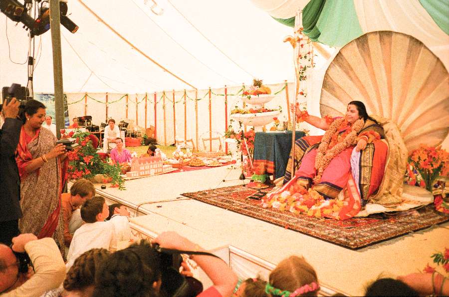 Guru Puja, 6 July 1987, Shudy Camps UK (Herbert Reininger photo) (2)